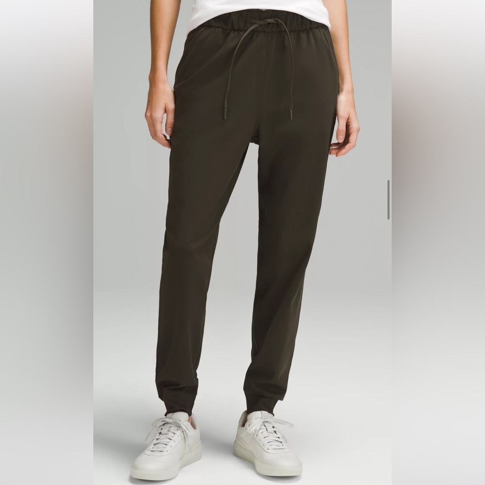 lululemon Stretch High-Rise Jogger *Full Length | Size 14 | Dark Olive